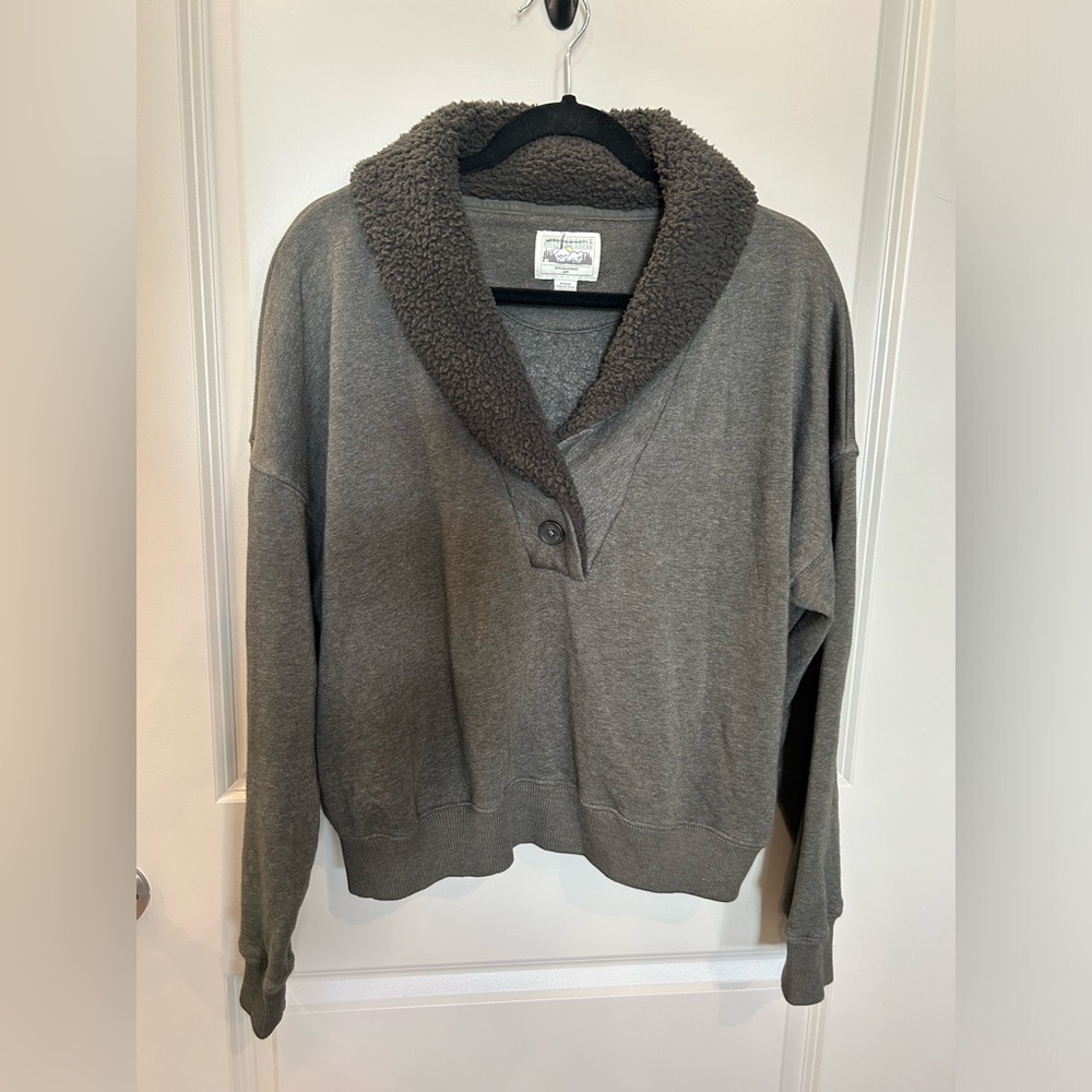 American Eagle Sherpa Collar Sweater/ Pullover in Olive Green